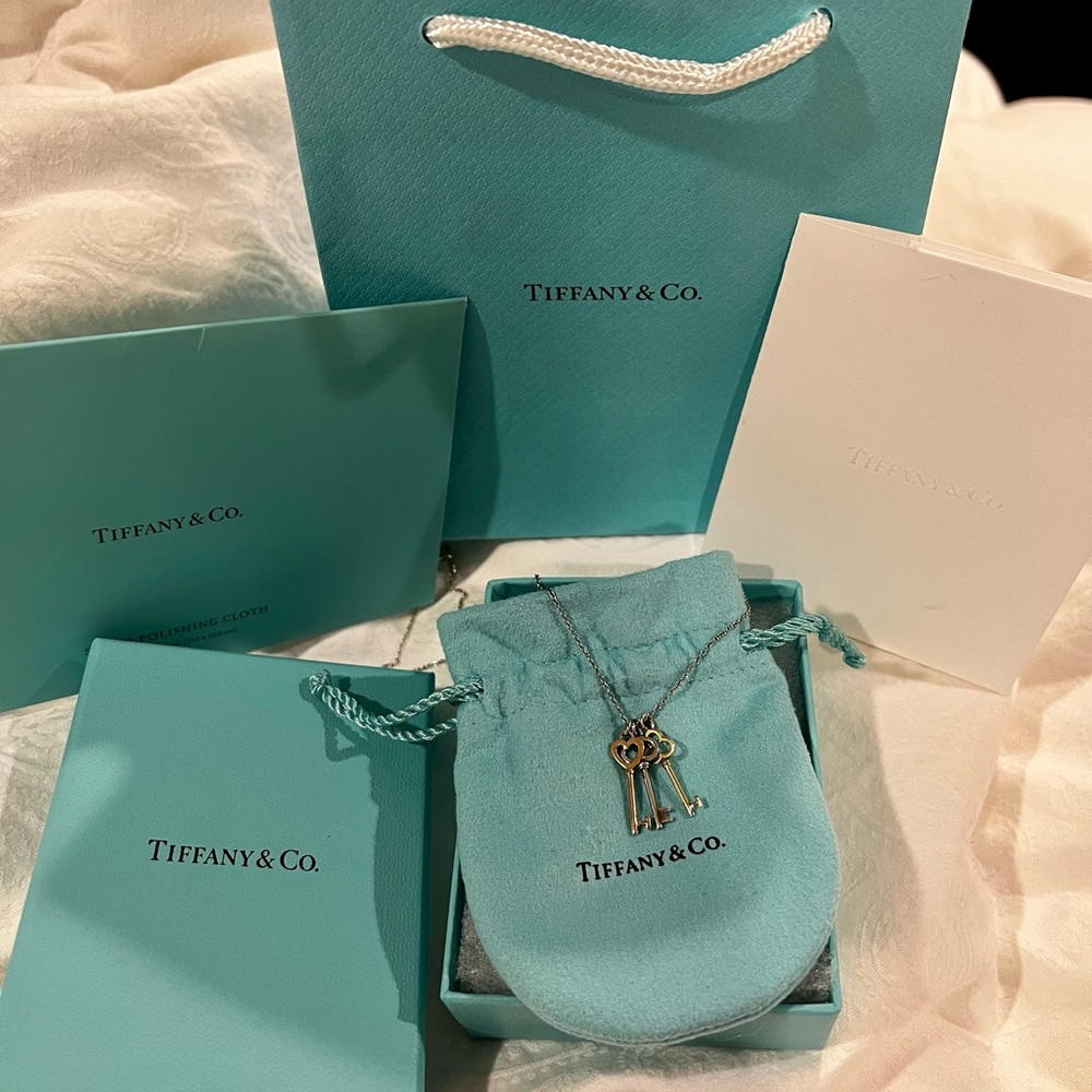Tiffany’s 3key necklace